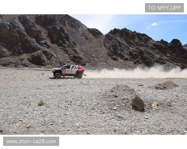 卡塔尔卢赛尔赛道准备冲刺赛，夜间灯光就绪